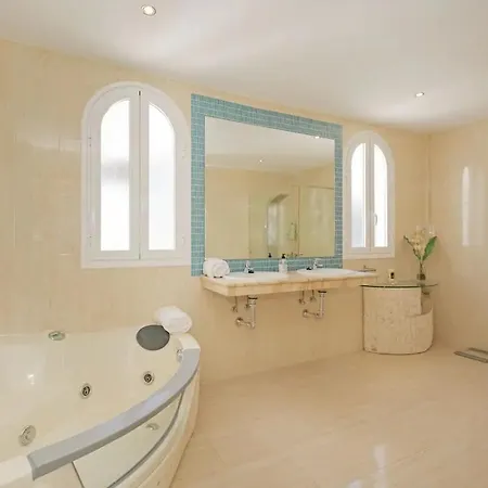 Villa Athena With Private Heated Pool And Sea Views *