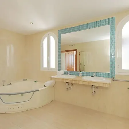 Villa Athena With Private Heated Pool And Sea Views *